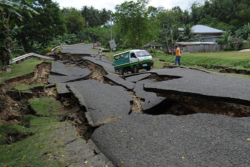 Gempa Bumi Berkekuatan 6,9 SR Tewaskan 13 Orang  Green 